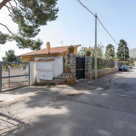 Casa In Villa A Mondello-700M Dal Mare باليرمو المظهر الخارجي الصورة