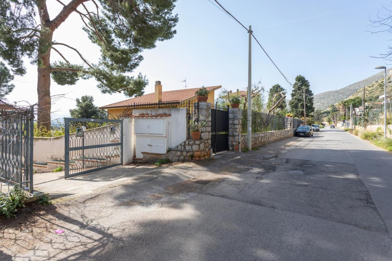 Casa In Villa A Mondello-700M Dal Mare باليرمو المظهر الخارجي الصورة