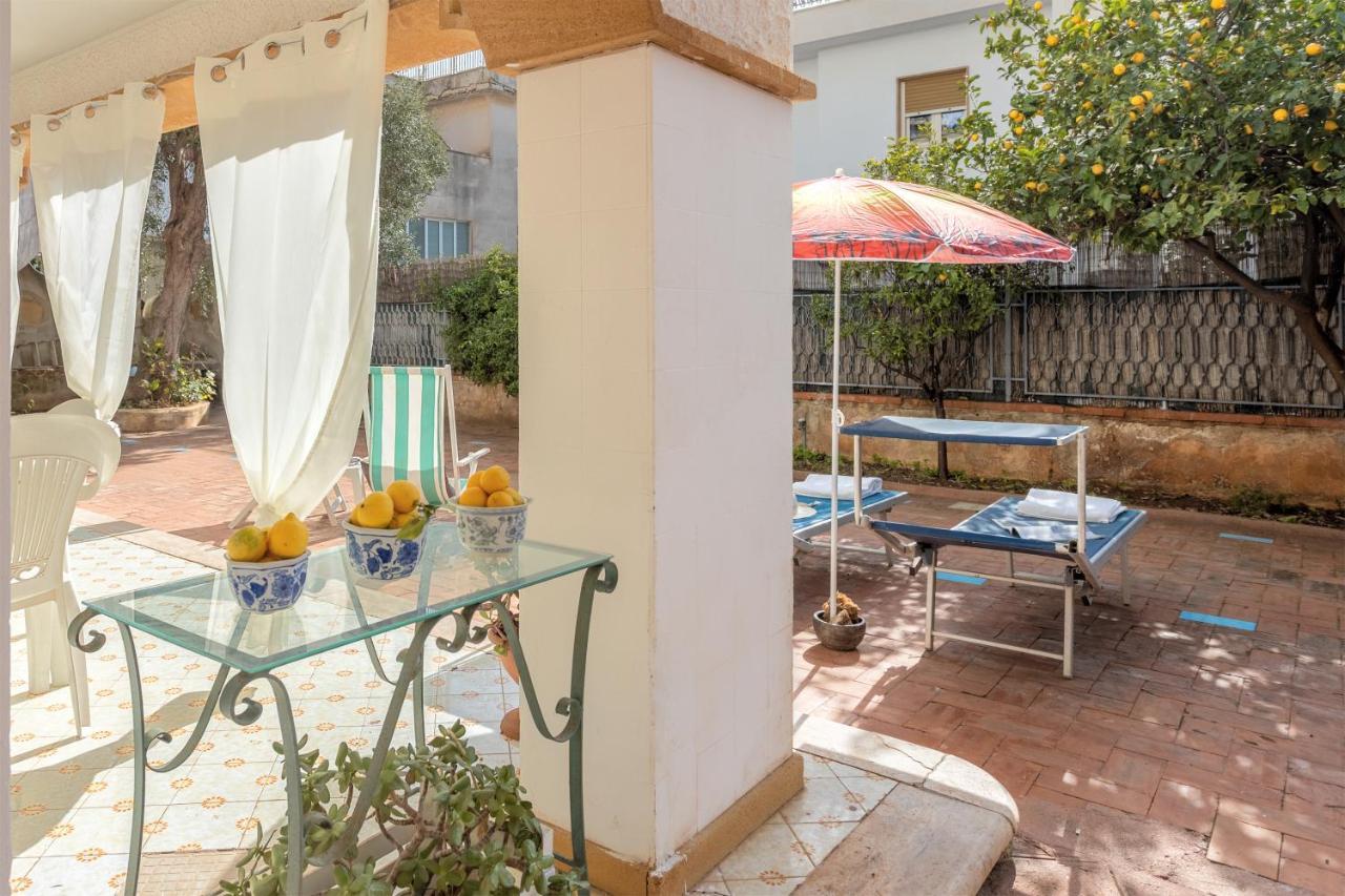 Casa In Villa A Mondello-700M Dal Mare باليرمو المظهر الخارجي الصورة